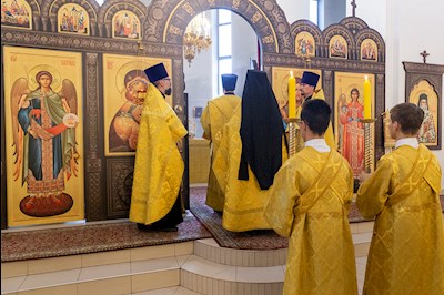 Всенощное бдение в храме во имя святых первоверховных апостолов Петра и Павла г. Саратова
