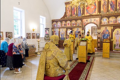 Епископ Манхэттенский Николай совершил Божественную литургию в храме святителя Николая Японского г. Саратова