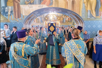 Божественная литургия в Свято-Троицком кафедральном соборе г. Саратова