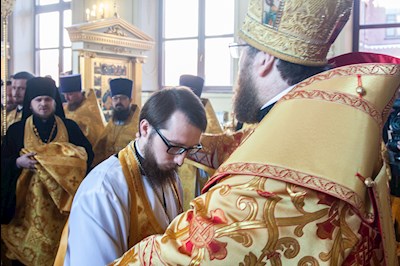 Божественная литургия на Архиерейском подворье — в храме во имя святого апостола и евангелиста Иоанна Богослова при СПДС