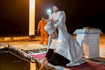В поселке Затон прошли крещенские купания