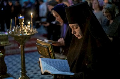 Великое повечерие с чтением канона преподобного Андрея Критского в храме Сошествия Святого Духа г. Саратова