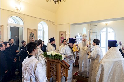 Божественная литургия в храме во имя святого праведного Лазаря Четверодневного на Новоелшанском кладбище г. Саратова