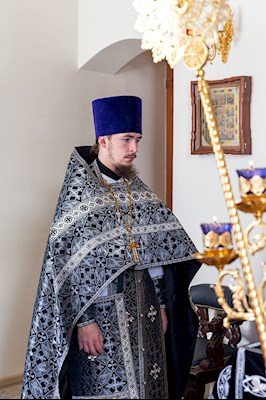 Литургия Преждеосвященных Даров на Архиерейском подворье — в храме в честь иконы Божией Матери «Утоли моя печали» г. Саратова