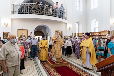 Божественная литургия в храме во имя святых первоверховных апостолов Петра и Павла г. Аткарска