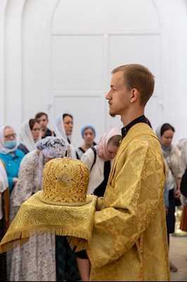 Божественная литургия в храме в честь Нерукотворного Образа Спасителя г .Саратова