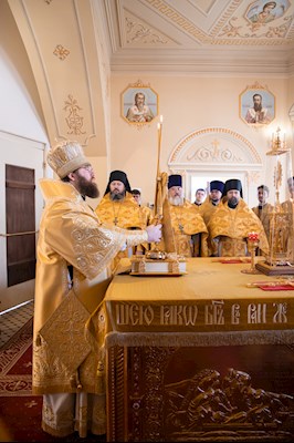 Митрополит Игнатий совершил Божественную литургию в храме во имя святого апостола и евангелиста Иоанна Богослова при СПДС