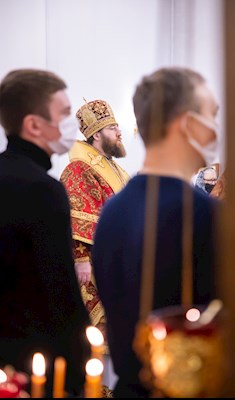 Митрополит Игнатий совершил Божественную литургию в Петропавловском храме Саратова