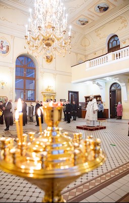 Митрополит Игнатий совершил Божественную литургию на Архиерейском подворье — в храме во имя святого апостола и евангелиста Иоанна Богослова при СПДС
