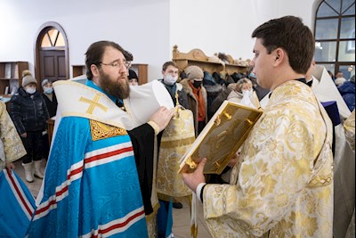 Митрополит Игнатий совершил великое повечерие в соединении с утреней в храме Рождества Христова г. Саратова