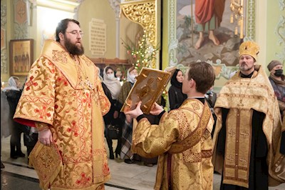 Митрополит Игнатий совершил Великую рождественскую вечерню