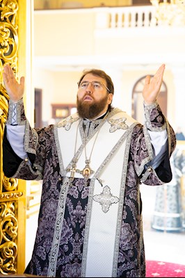 Митрополит Игнатий совершил Литургию Преждеосвященных Даров в храме святого апостола и евангелиста Иоанна Богослова при СПДС