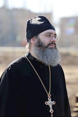 Митрополит Игнатий осмотрел строящиеся храмы Покровска