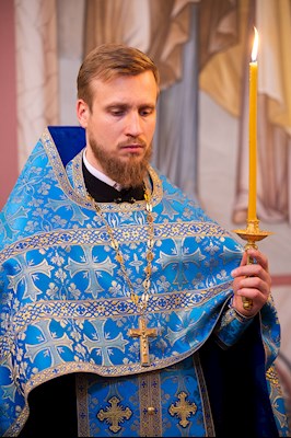 Митрополит Игнатий совершил вечернее богослужение с чтением акафиста Пресвятой Богородице в Свято-Троицком кафедральном соборе г. Саратова