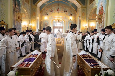 В Покровском соборе прошла торжественная встреча саратовских святителей