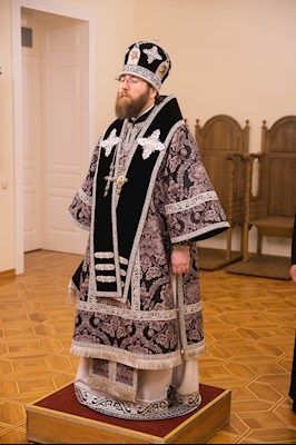 Митрополит Игнатий совершил ночную Литургию Преждеосвященных Даров в крестовом храме священномученика Гермогена, епископа Тобольского (Саратовского и Царицынского)