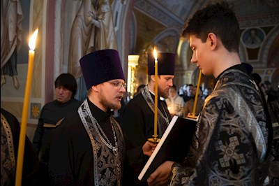 Митрополит Игнатий совершил великое повечерие с чтением Великого покаянного канона преподобного Андрея Критского в Свято-Троицком кафедральном соборе г. Саратова