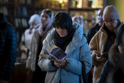 Митрополит Игнатий совершил великое повечерие с чтением Великого покаянного канона преподобного Андрея Критского в Покровском соборе г. Саратова
