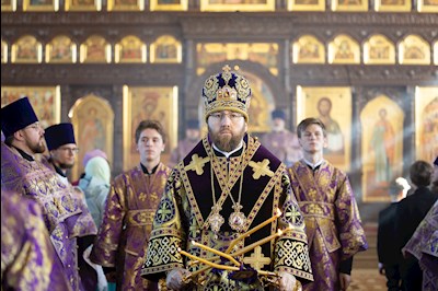 Митрополит Игнатий совершил Божественную литургию в Крестовоздвиженском храме г. Хвалынска
