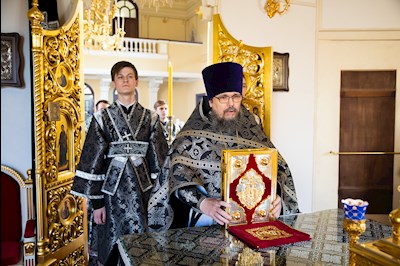 Митрополит Игнатий совершил Литургию Преждеосвященных Даров в храме святого апостола и евангелиста Иоанна Богослова при СПДС