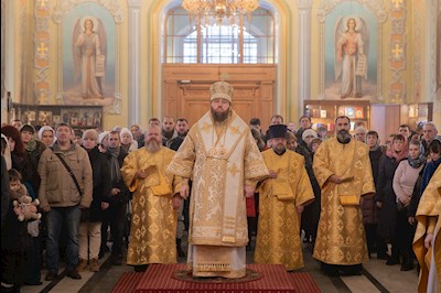 Митрополит Игнатий совершил Божественную литургию в Покровском соборе г. Саратова