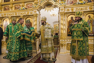 Архиереи Саратовской митрополии совершили Божественную литургию в соборном храме святого благоверного князя Александра Невского г. Ртищево