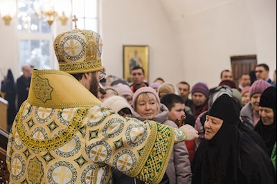 Архиереи Саратовской митрополии совершили Божественную литургию в соборном храме святого благоверного князя Александра Невского г. Ртищево