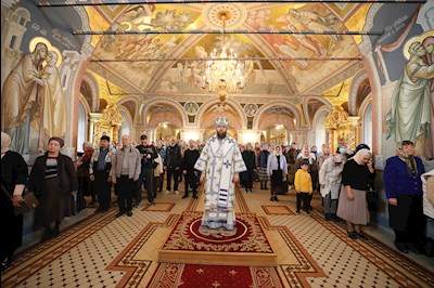 Митрополит Игнатий совершил Великую вечерню в соединении с Литургией святителя Иоанна Златоуста в Свято-Троицком кафедральном соборе г. Саратова