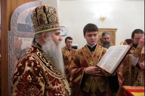 Божественная литургия в храме во имя священномученика Космы Саратовского