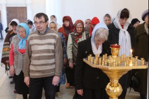 Божественная литургия в Свято-Троицком кафедральном соборе Вольска