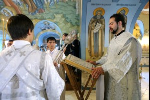 Крещальная литургия в Свято-Троицком соборе Саратова