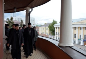 Для учащихся Саратовской православной духовной семинарии организована экскурсия по храмам Саратова