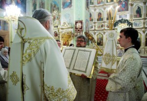 Всенощное бдение в храме в честь Покрова Пресвятой Богородицы Саратова
