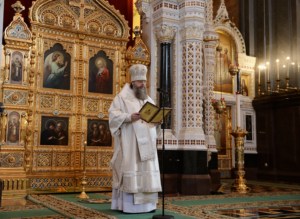Митрополит Лонгин принял участие в Патриаршем богослужении в Храме Христа Спасителя в день открытия Рождественских чтений