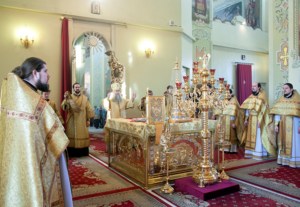 Божественная литургия в храме в честь Покрова Пресвятой Богородицы города Саратова