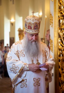Божественная литургия на Архиерейском подворье — храме во имя преподобного Серафима Саровского города Саратова