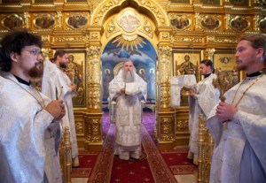 Митрополит Лонгин совершил Крещальную литургию в Свято-Троицком кафедральном соборе г. Саратова