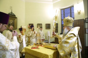 Божественная литургия на Архиерейском подворье — храме во имя преподобного Серафима Саровского г.Саратова