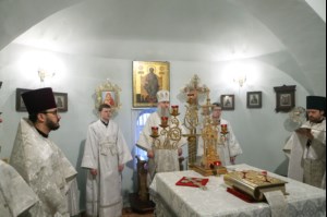 Божественная литургия и панихида в храме во имя святителя и чудотворца Николая на Елшанском кладбище г. Саратова
