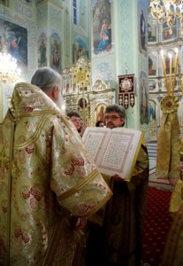 Всенощное бдение в храме в честь Покрова Пресвятой Богородицы г. Саратова