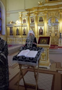 Вечернее богослужение на Архиерейском подворье — храме во имя святого апостола и евангелиста Иоанна Богослова при Саратовской православной духовной семинарии