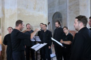 Божественная литургия в храме в честь Покрова Пресвятой Богородицы села Сокур Татищевского района
