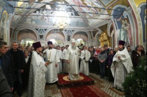 Рождественская Божественная литургия в Свято-Троицком кафедральном соборе Саратова
