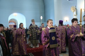 Божественная литургия в храме в честь Покрова Пресвятой Богородицы г.Петровска