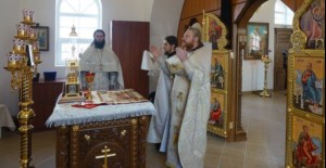 Совершены Чин положения антиминса и первая Литургия в Успенском храме г. Вольска
