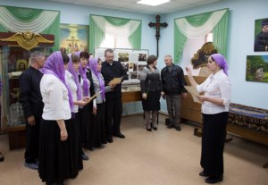 В Хвалынске открылась выставка, посвященная 70-летию возобновления приходской жизни