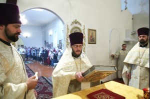 Божественная литургия в храме в честь Покрова Пресвятой Богородицы р.п. Новые Бурасы