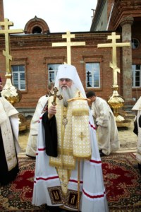 Митрополит Лонгин совершил чин освящения крестов и куполов строящегося храма во имя новомучеников и исповедников Саратовских г. Саратова