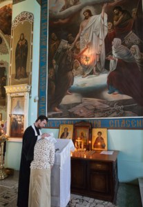 Божественная литургия в храме в честь Сошествия Святого Духа г. Саратова
