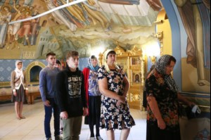 Крещальная литургия в Свято-Троицком соборе Саратова